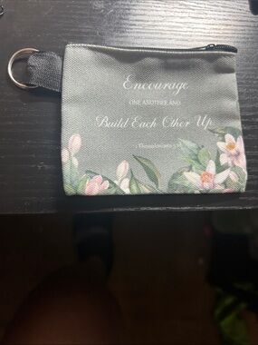 YNS Generic Gray Floral Coin Pouch with Key Ring